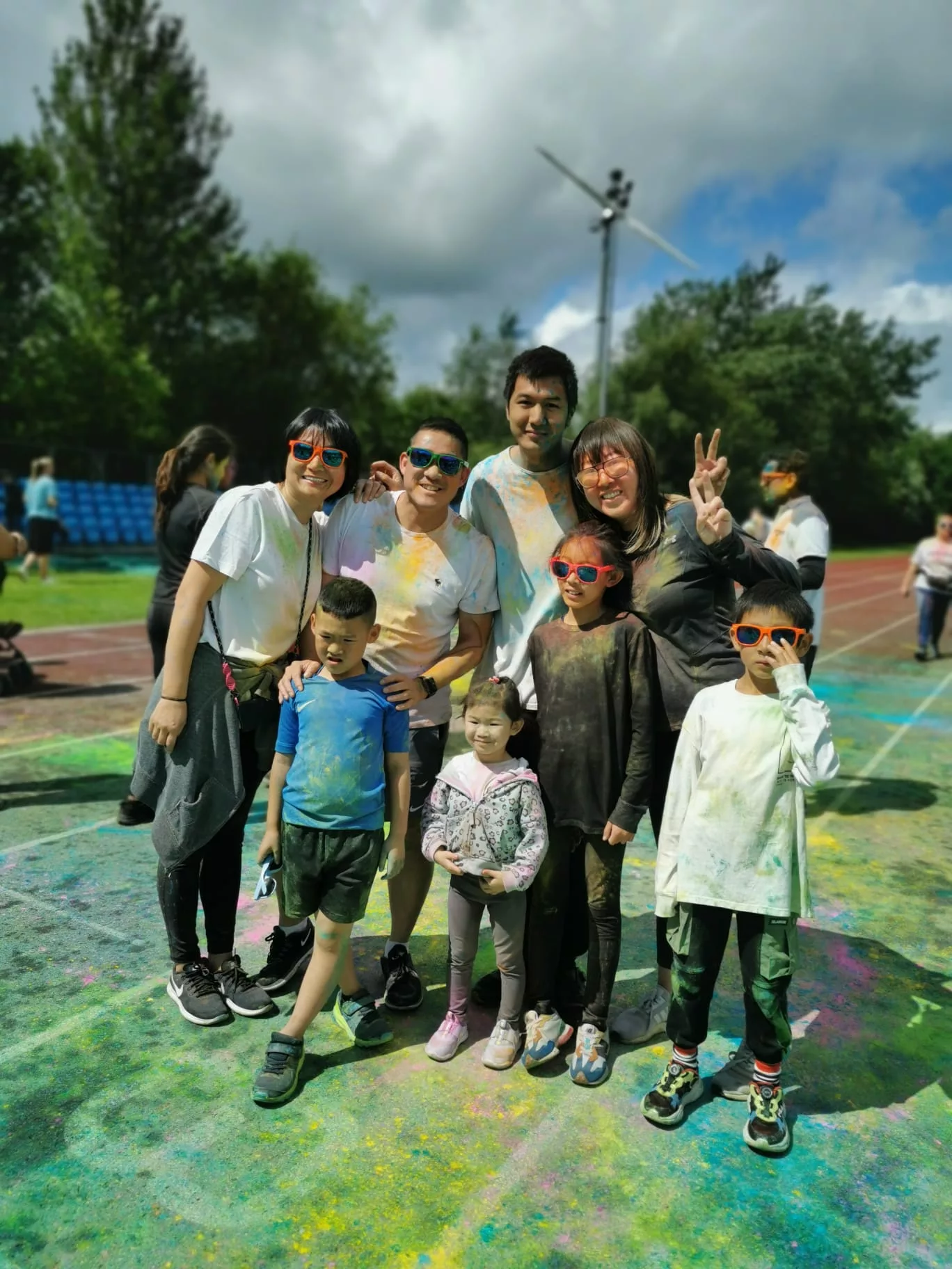 Bolton Arena Colour Run family having fun