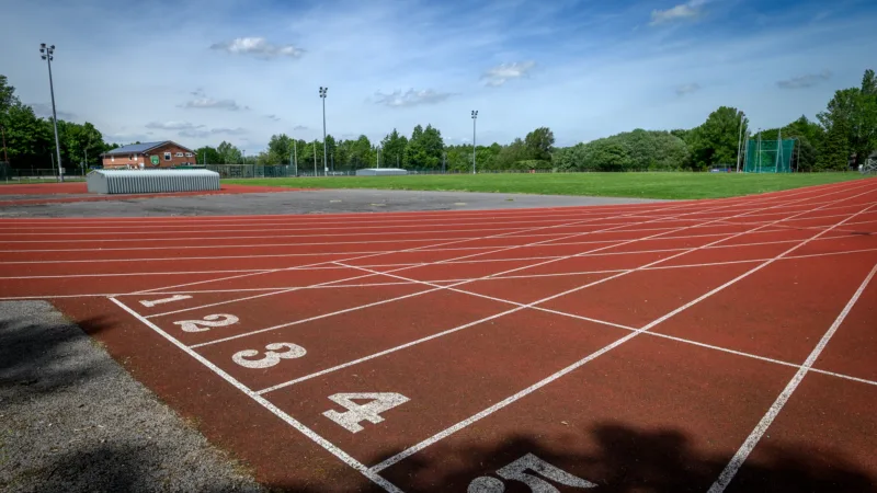 Leverhulme 400m track start